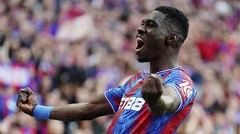 Conference League 2025/26: Thắng nhọc Larnaca, Crystal Palace gặp Fiorentina ở tứ kết