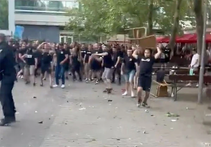 Fan Crystal Palace và Vallecano đánh nhau to