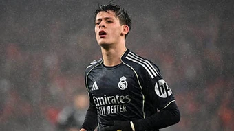 Guler nổi đóa với HLV Arbeloa ở trận thua sốc Benfica