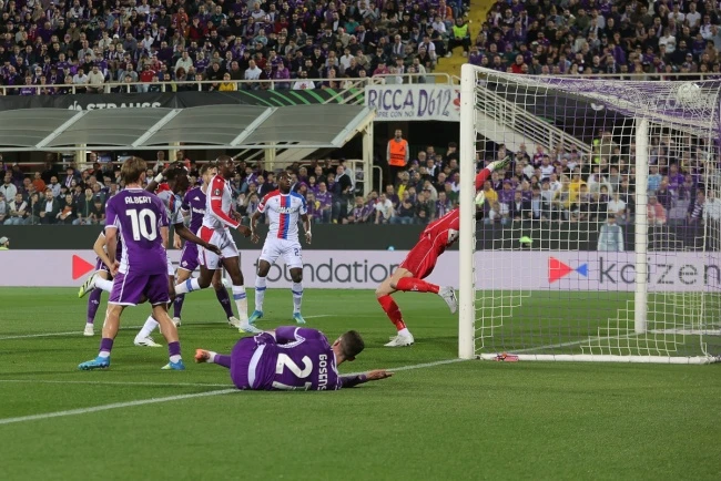 Ismaila Sarr tỏa sáng, Palace góp mặt ở bán kết Conference League