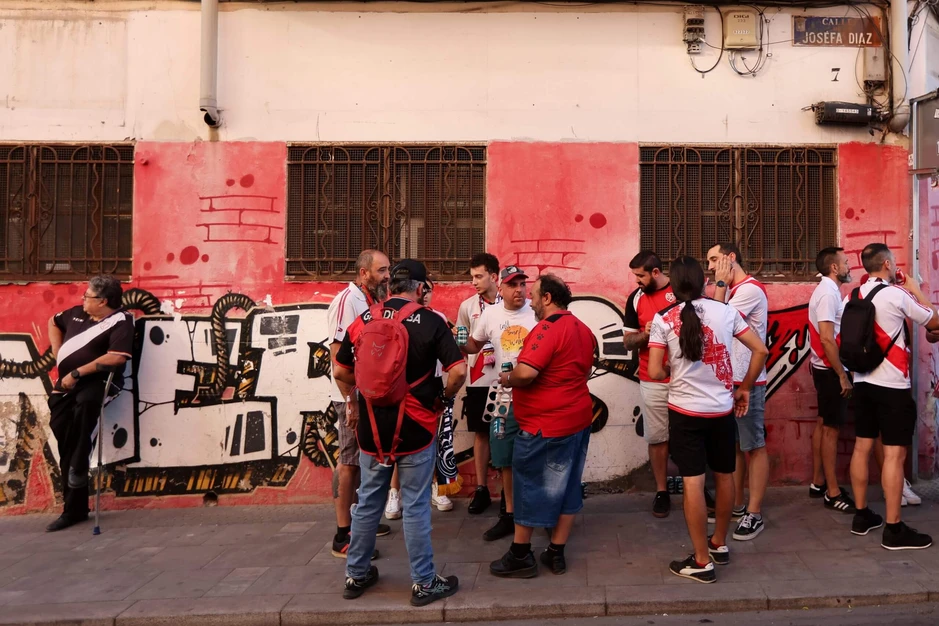 Khi Rayo Vallecano mang tinh thần khu phố ra chung kết châu Âu Khi Rayo Vallecano mang tinh thần khu phố ra chung kết châu Âu