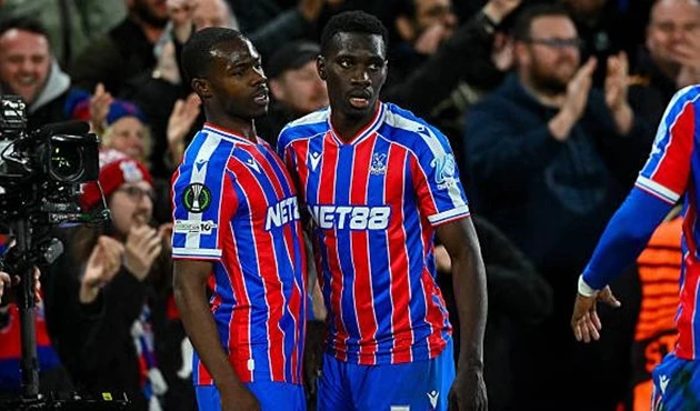 Palace chạm một tay vào bán kết sau trận thắng Fiorentina