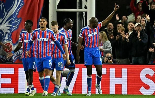 Palace chạm một tay vào bán kết sau trận thắng Fiorentina