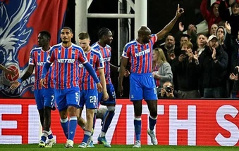 Palace chạm một tay vào bán kết sau trận thắng Fiorentina