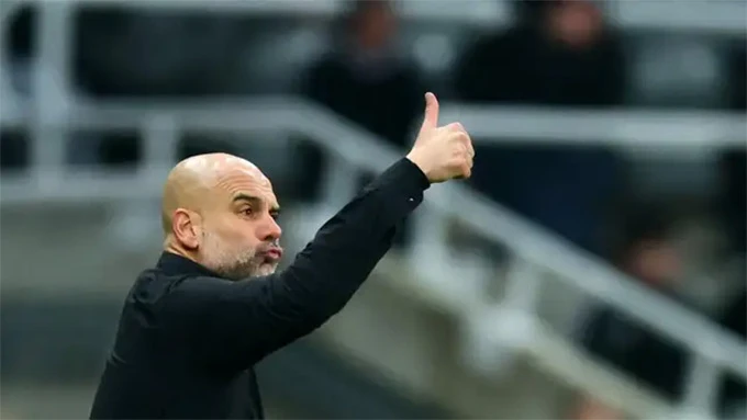 Phá 'lời nguyền' kéo dài 4 năm, HLV Guardiola vẫn tỏ ra khó chịu