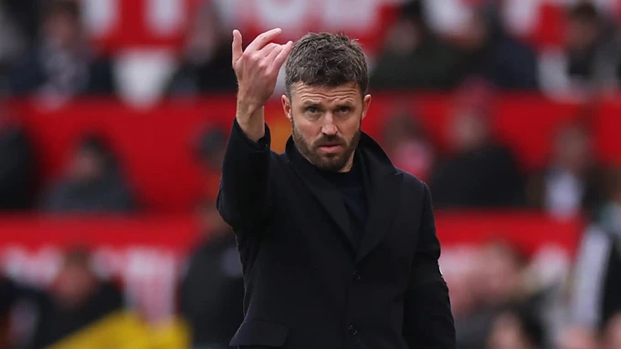 Quá đen cho Michael Carrick với xu hướng cục súc của Arsenal Quá đen cho Michael Carrick với xu hướng cục súc của Arsenal