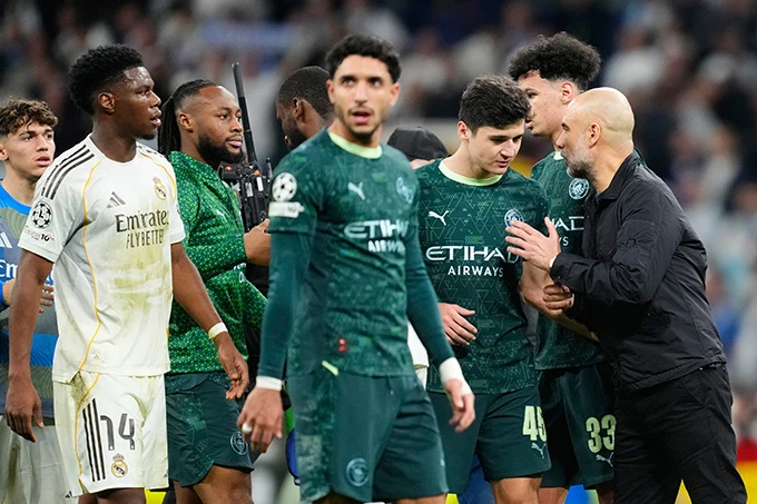 Sự tham lam của Pep Guardiola sẽ khiến Man City sụp đổ! Sự tham lam của Pep Guardiola sẽ khiến Man City sụp đổ!