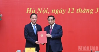 [Ảnh] Thủ tướng Phạm Minh Chính trao Quyết định bổ nhiệm Chủ tịch Viện Hàn lâm Khoa học và Công nghệ Việt Nam