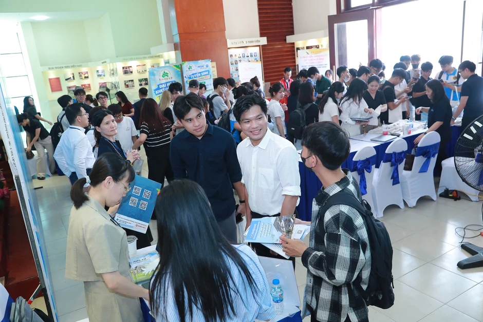 188 sinh viên Việt Nam nhận học bổng tại thủ phủ sản xuất bán dẫn thế giới 188 sinh viên Việt Nam nhận học bổng tại thủ phủ sản xuất bán dẫn thế giới