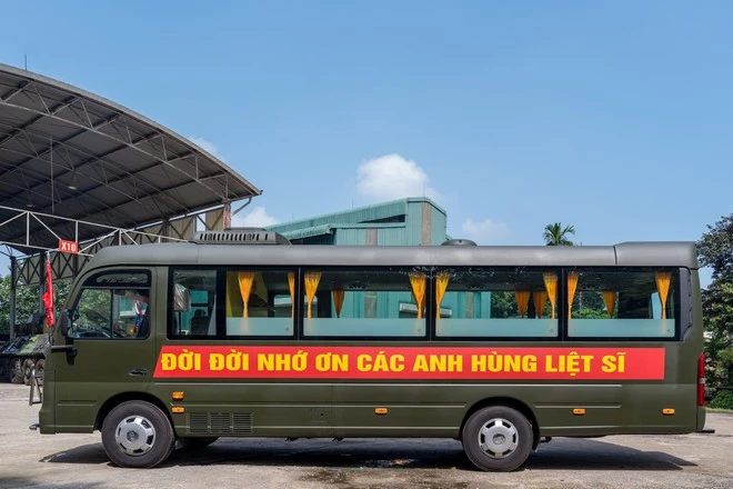 35 xe huyndai county 29 chỗ được thiếu gia, Phó TGĐ sinh năm 1998 bàn giao cho Bộ Quốc phòng, thực hiện nhiệm vụ thiêng liêng kéo dài 500 ngày đêm 35 xe huyndai county 29 chỗ được thiếu gia, Phó TGĐ sinh năm 1998 bàn giao cho Bộ Quốc phòng, thực hiện nhiệm vụ thiêng liêng kéo dài 500 ngày đêm