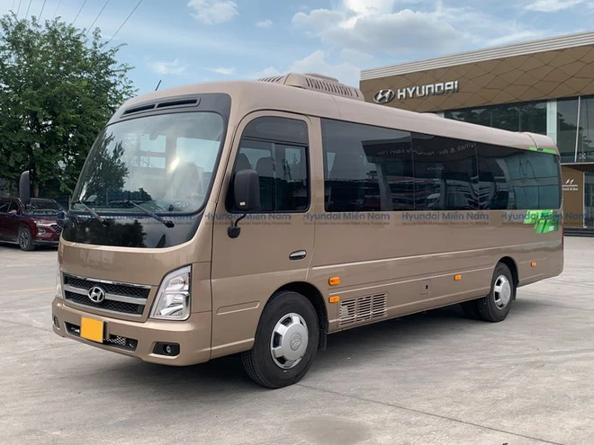 35 xe huyndai county 29 chỗ được thiếu gia, Phó TGĐ sinh năm 1998 bàn giao cho Bộ Quốc phòng, thực hiện nhiệm vụ thiêng liêng kéo dài 500 ngày đêm 35 xe huyndai county 29 chỗ được thiếu gia, Phó TGĐ sinh năm 1998 bàn giao cho Bộ Quốc phòng, thực hiện nhiệm vụ thiêng liêng kéo dài 500 ngày đêm