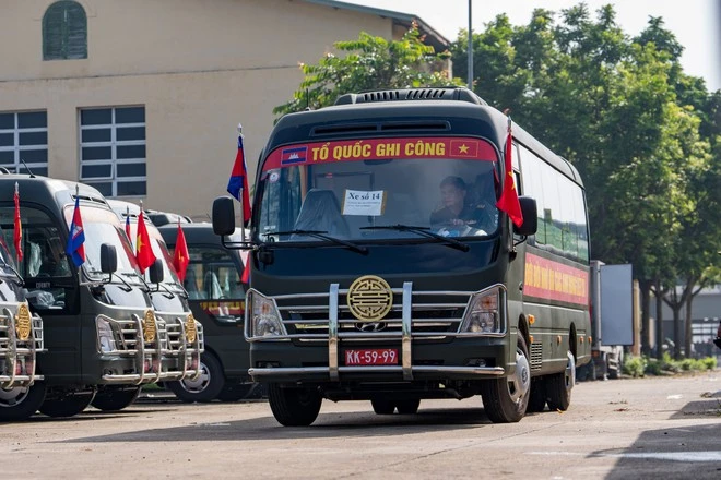 35 xe huyndai county 29 chỗ được thiếu gia, Phó TGĐ sinh năm 1998 bàn giao cho Bộ Quốc phòng, thực hiện nhiệm vụ thiêng liêng kéo dài 500 ngày đêm 35 xe huyndai county 29 chỗ được thiếu gia, Phó TGĐ sinh năm 1998 bàn giao cho Bộ Quốc phòng, thực hiện nhiệm vụ thiêng liêng kéo dài 500 ngày đêm