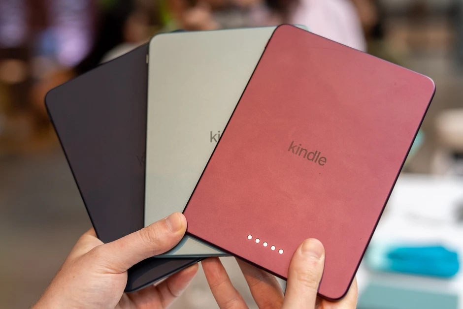 Amazon ra mắt loạt máy đọc sách Kindle mới: Thiết kế đổi hoàn toàn, lần đầu có bản vỏ nhôm, giá từ 4 triệu đồng