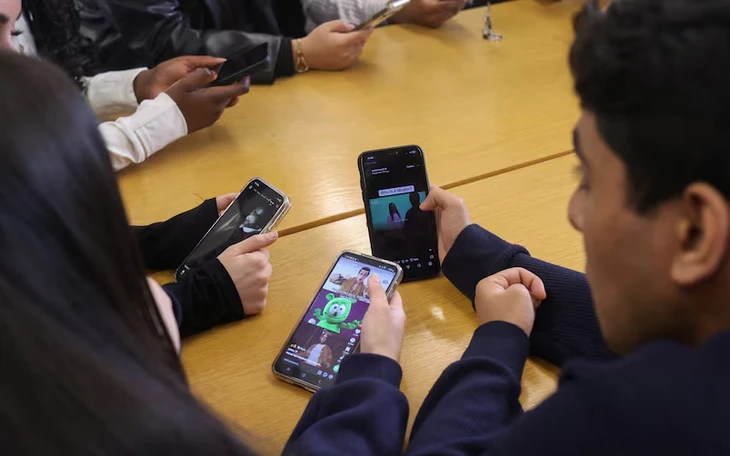 Anh chính thức cấm trẻ dưới 16 tuổi dùng mạng xã hội, siết cả nền tảng chơi game và livestream Anh chính thức cấm trẻ dưới 16 tuổi dùng mạng xã hội, siết cả nền tảng chơi game và livestream