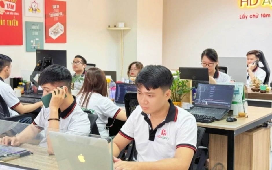 Bài toán thiết kế website doanh nghiệp chuyển đổi số thời AI Bài toán thiết kế website doanh nghiệp chuyển đổi số thời AI
