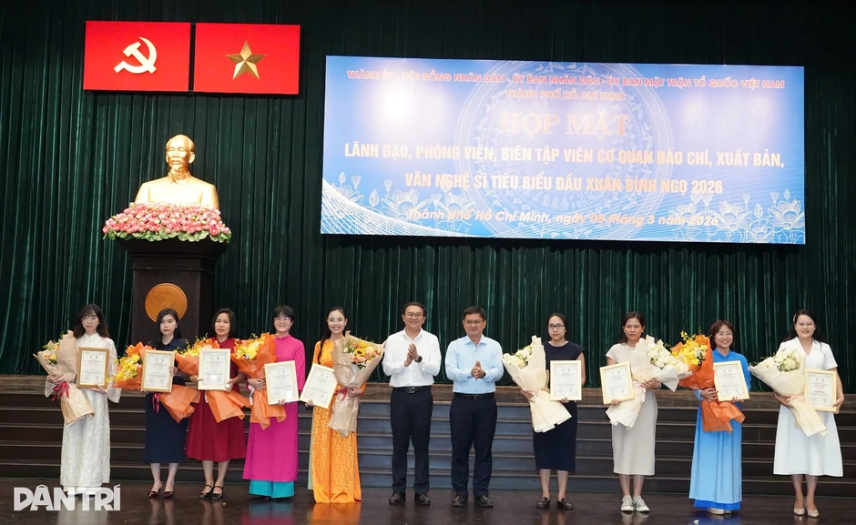 Báo Dân trí đạt giải thưởng báo chí viết về Nghị quyết 57 Báo Dân trí đạt giải thưởng báo chí viết về Nghị quyết 57