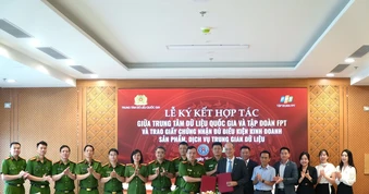 Bộ Công an trao Giấy chứng nhận kinh doanh dịch vụ trung gian dữ liệu cho FPT