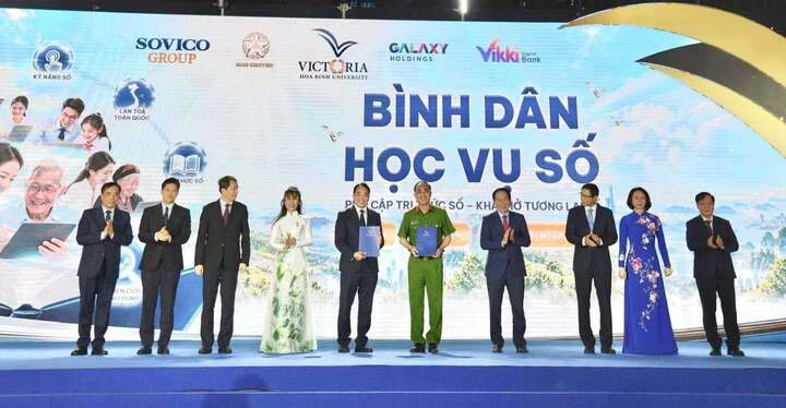 C06 mở rộng phổ cập kỹ năng số, đưa tiện ích số đến gần người dân C06 mở rộng phổ cập kỹ năng số, đưa tiện ích số đến gần người dân