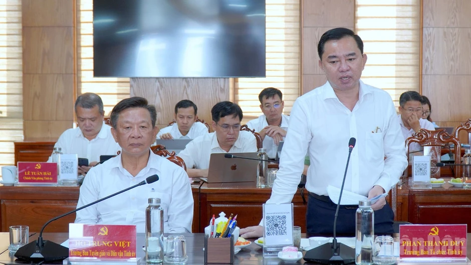 Cà Mau đẩy mạnh chuyển đổi số, đột phá công nghệ để định hình tương lai Cà Mau đẩy mạnh chuyển đổi số, đột phá công nghệ để định hình tương lai