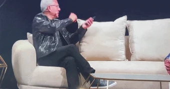 CEO NVIDIA Jensen Huang nhận cuộc gọi từ Tổng thống Trump tại Hội nghị AI năm 2026