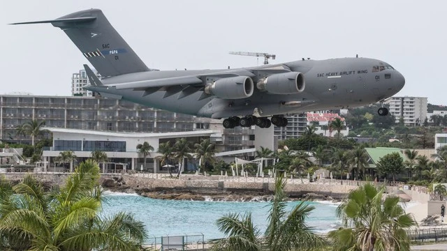 Chiếc máy bay có sải cánh bằng một nửa sân vận động Mỹ Đình, từng nhiều lần mang “Quái thú” hạ cánh xuống sân bay Nội Bài Chiếc máy bay có sải cánh bằng một nửa sân vận động Mỹ Đình, từng nhiều lần mang “Quái thú” hạ cánh xuống sân bay Nội Bài