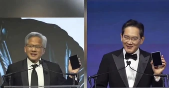 Chủ tịch Samsung và CEO NVIDIA cùng khoe Galaxy Z Fold8 trên sân khấu