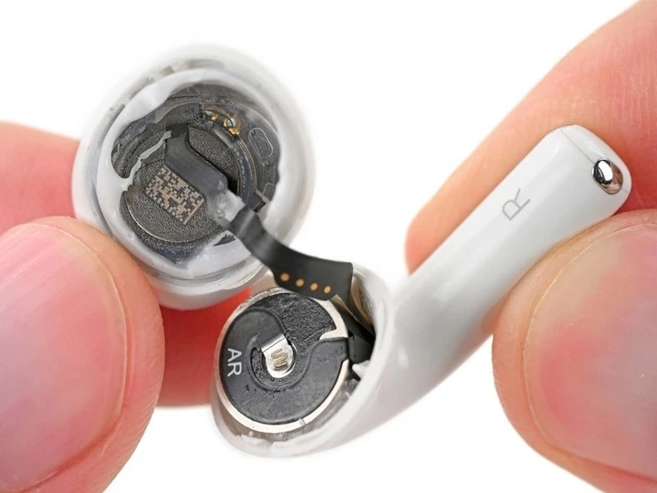 Công nghệ 1/10: AirPods 5 vẫn khó sửa, OpenAI giới thiệu mô hình AI giá rẻ Công nghệ 1/10: AirPods 5 vẫn khó sửa, OpenAI giới thiệu mô hình AI giá rẻ