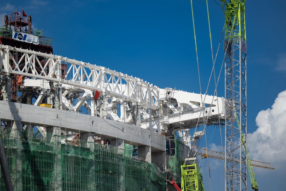 Công nghệ hiện đại tại sân vận động PVF với mái vòm thép 8 . 600 Tấn lần đầu tiên ở Việt Nam Công nghệ hiện đại tại sân vận động PVF với mái vòm thép 8 . 600 Tấn lần đầu tiên ở Việt Nam