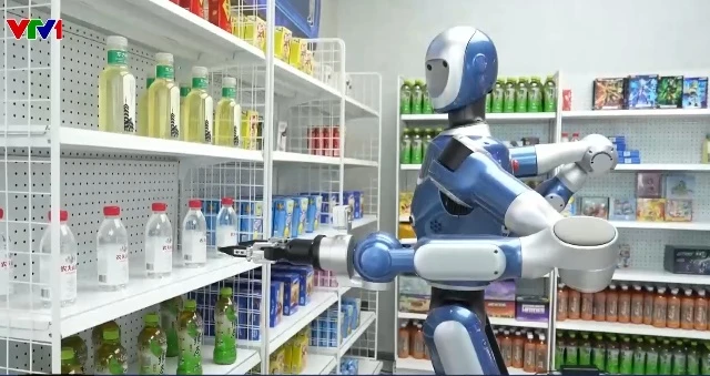 Cửa hàng robot hình người đầu tiên đi vào hoạt động tại Trung Quốc