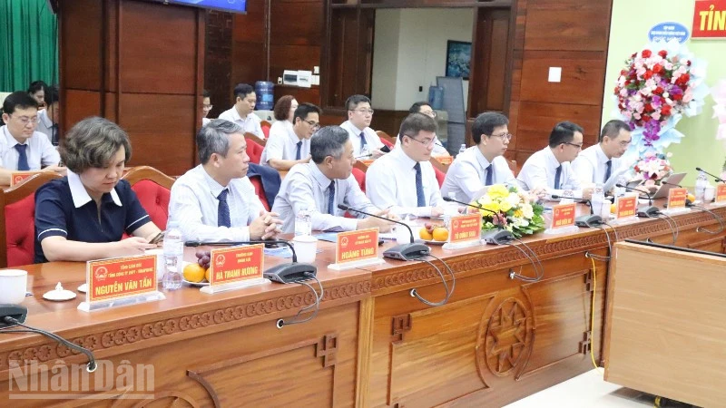 Đắk Lắk ký kết thỏa thuận hợp tác chiến lược về chuyển đổi số với Tập đoàn Bưu chính Viễn thông Việt Nam Đắk Lắk ký kết thỏa thuận hợp tác chiến lược về chuyển đổi số với Tập đoàn Bưu chính Viễn thông Việt Nam