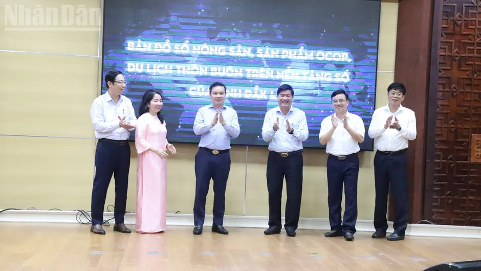 Đắk Lắk ra mắt bản đồ số nông sản, du lịch thôn, buôn và triển khai chiến dịch cao điểm “30 ngày đêm” số hóa dữ liệu vùng trồng sầu riêng Đắk Lắk ra mắt bản đồ số nông sản, du lịch thôn, buôn và triển khai chiến dịch cao điểm “30 ngày đêm” số hóa dữ liệu vùng trồng sầu riêng