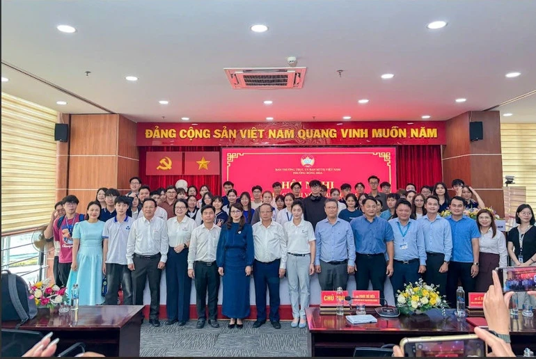 Đối thoại cùng cử tri trẻ về tương lai đất nước trong kỷ nguyên số Đối thoại cùng cử tri trẻ về tương lai đất nước trong kỷ nguyên số