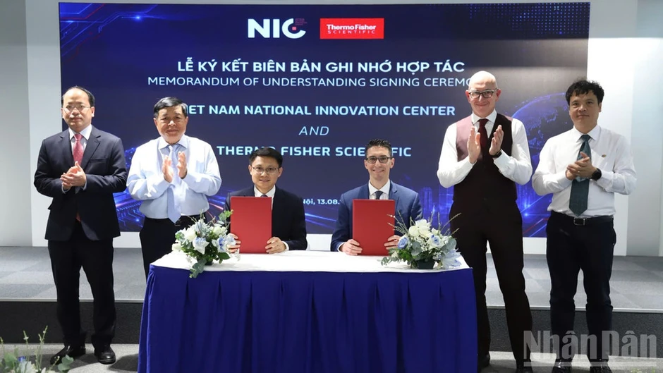 Đồng hành cùng Việt Nam hiện thực hóa khát vọng phát triển công nghiệp bán dẫn, AI và đổi mới sáng tạo Đồng hành cùng Việt Nam hiện thực hóa khát vọng phát triển công nghiệp bán dẫn, AI và đổi mới sáng tạo