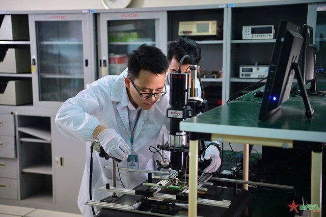 Đột phá phát triển công nghệ chiến lược và sản phẩm công nghệ chiến lược Đột phá phát triển công nghệ chiến lược và sản phẩm công nghệ chiến lược