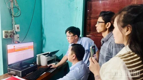 Đưa công nghệ và kỹ năng số về tận từng người dân tại địa bàn cơ sở Đưa công nghệ và kỹ năng số về tận từng người dân tại địa bàn cơ sở