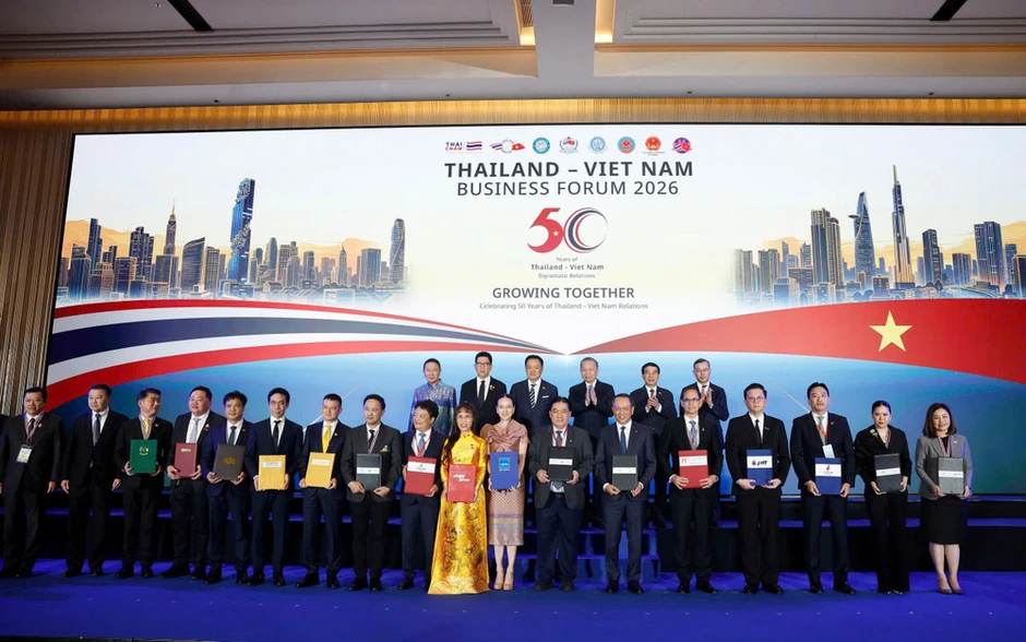 FPT ký 6 hợp tác chuyển đổi AI với tập đoàn lớn tại Thái Lan và Singapore FPT ký 6 hợp tác chuyển đổi AI với tập đoàn lớn tại Thái Lan và Singapore