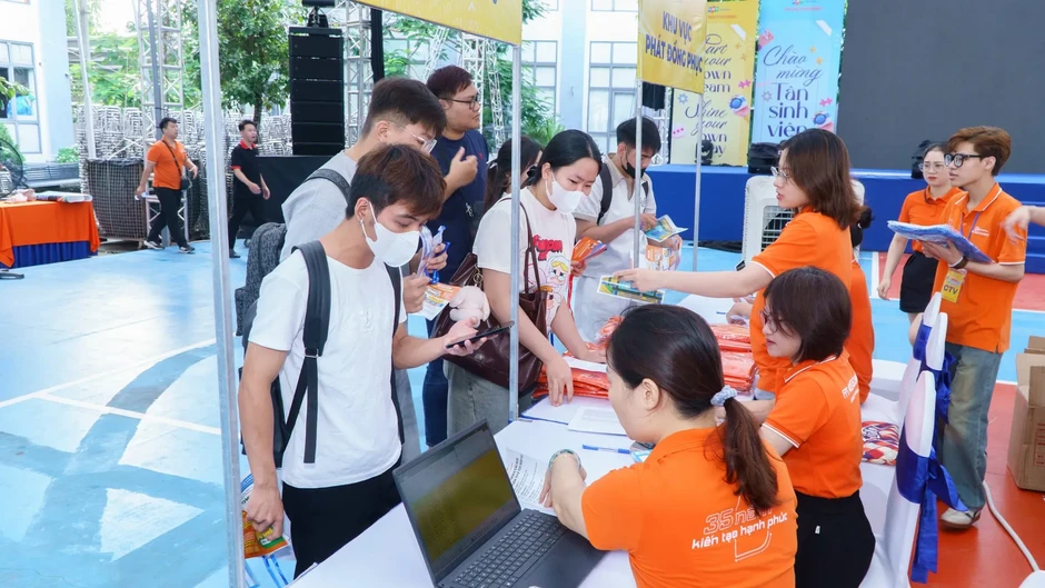 FPT Polytechnic đồng hành định hướng tương lai cho tân sinh viên FPT Polytechnic đồng hành định hướng tương lai cho tân sinh viên