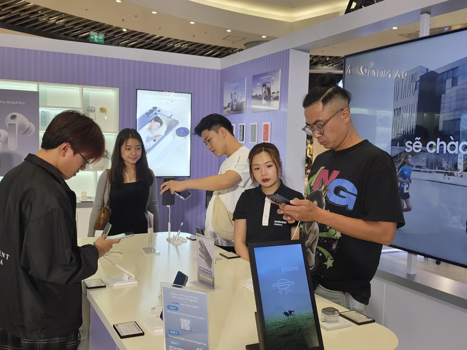 Galaxy S26 series ‘ghi điểm’ với tính năng khóa đường chân trời Galaxy S26 series ‘ghi điểm’ với tính năng khóa đường chân trời