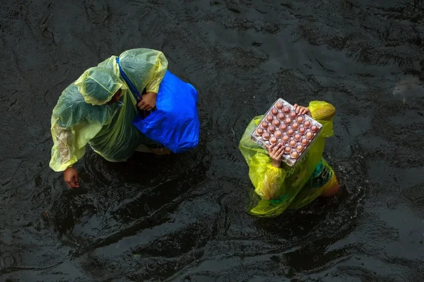 Gặp mưa lớn, "Hà Nội nước chỉ đến chân, Bangkok ngập cả nửa người": Vì sao lại thế? Gặp mưa lớn, "Hà Nội nước chỉ đến chân, Bangkok ngập cả nửa người": Vì sao lại thế?