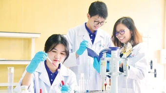 Giải bài toán nhân lực công nghệ sinh học