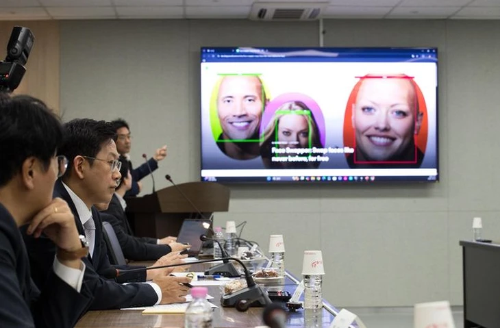 Hàn Quốc: Ảnh, video AI phải gắn watermark, xóa hoặc làm giả có thể đi tù Hàn Quốc: Ảnh, video AI phải gắn watermark, xóa hoặc làm giả có thể đi tù