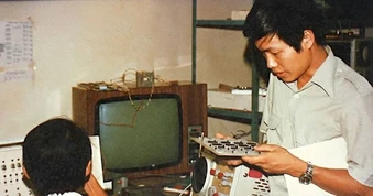 Hành trình người Việt Nam chế tạo chiếc máy vi tính thứ ba trên thế giới, là chiếc đầu tiên tại châu Á