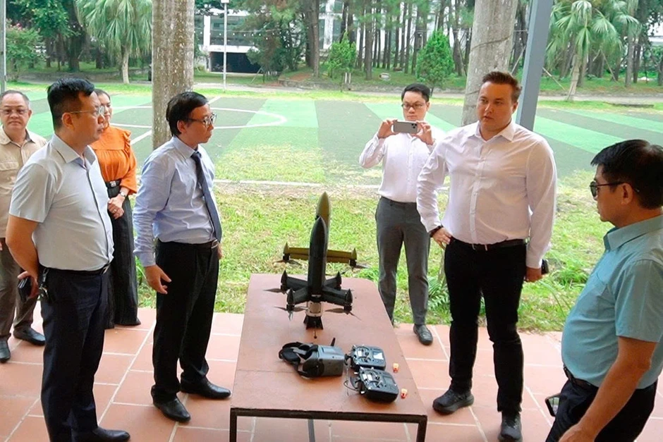 Hoàn thành diễn tập đánh chặn với 3 mẫu UAV tích hợp AI Hoàn thành diễn tập đánh chặn với 3 mẫu UAV tích hợp AI