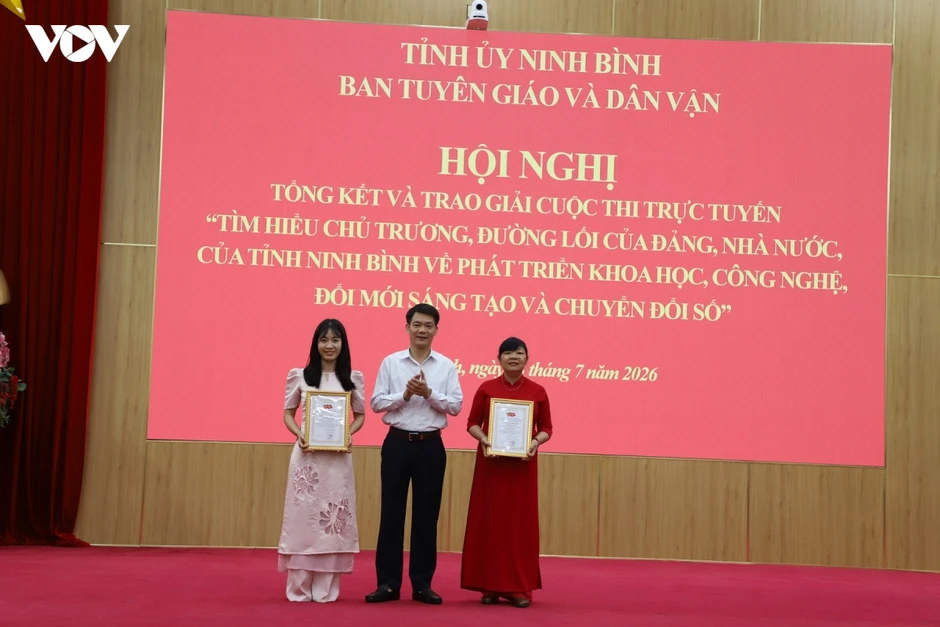Hơn 219.000 lượt người dự thi tìm hiểu chuyển đổi số ở Ninh Bình Hơn 219.000 lượt người dự thi tìm hiểu chuyển đổi số ở Ninh Bình