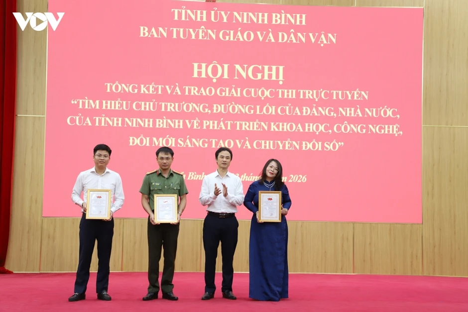 Hơn 219.000 lượt người dự thi tìm hiểu chuyển đổi số ở Ninh Bình Hơn 219.000 lượt người dự thi tìm hiểu chuyển đổi số ở Ninh Bình
