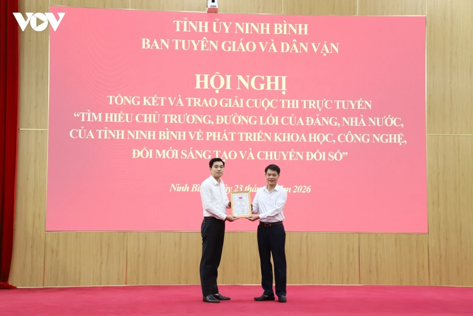 Hơn 219.000 lượt người dự thi tìm hiểu chuyển đổi số ở Ninh Bình Hơn 219.000 lượt người dự thi tìm hiểu chuyển đổi số ở Ninh Bình