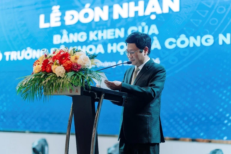 HTI Group đón nhận Bằng khen của Bộ trưởng Khoa học và Công nghệ nhân dịp kỷ niệm 10 năm thành lập HTI Group đón nhận Bằng khen của Bộ trưởng Khoa học và Công nghệ nhân dịp kỷ niệm 10 năm thành lập