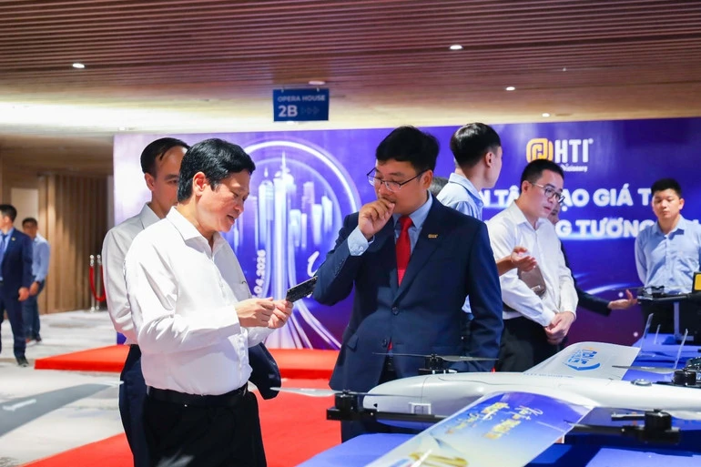 HTI Group đón nhận Bằng khen của Bộ trưởng Khoa học và Công nghệ nhân dịp kỷ niệm 10 năm thành lập HTI Group đón nhận Bằng khen của Bộ trưởng Khoa học và Công nghệ nhân dịp kỷ niệm 10 năm thành lập