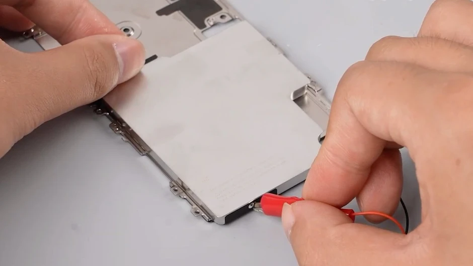 iPhone 18 Pro vừa bị ‘mổ bụng’, hé lộ bí mật Apple giấu kín bên trong iPhone 18 Pro vừa bị ‘mổ bụng’, hé lộ bí mật Apple giấu kín bên trong