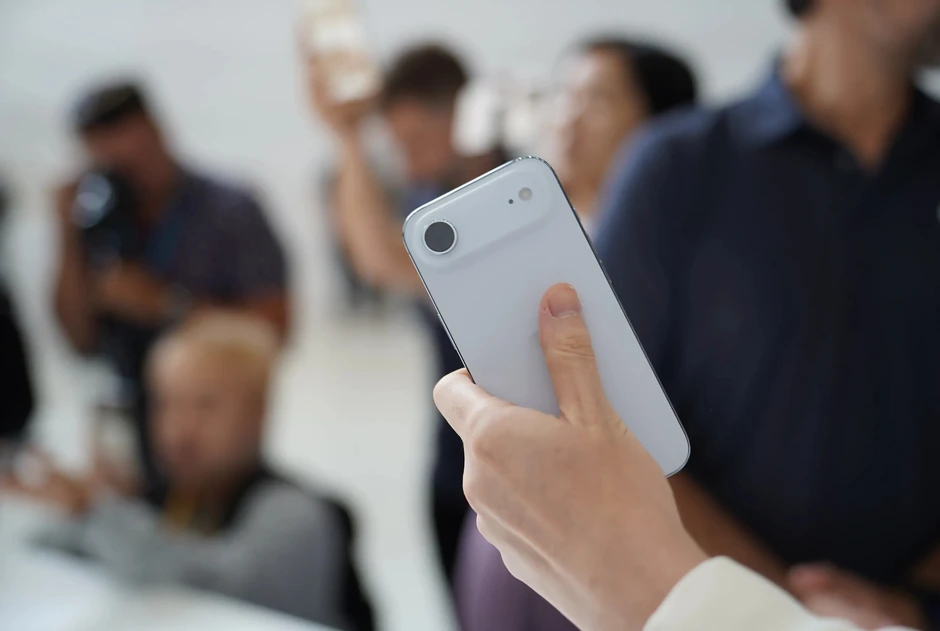 iPhone Air gây bất ngờ